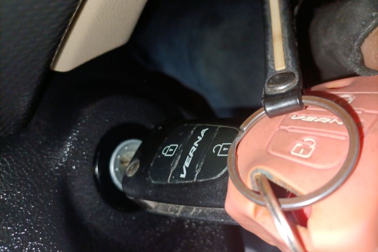 现代 瑞纳 2014款 1.4L 自动智能型GLS中控内饰11