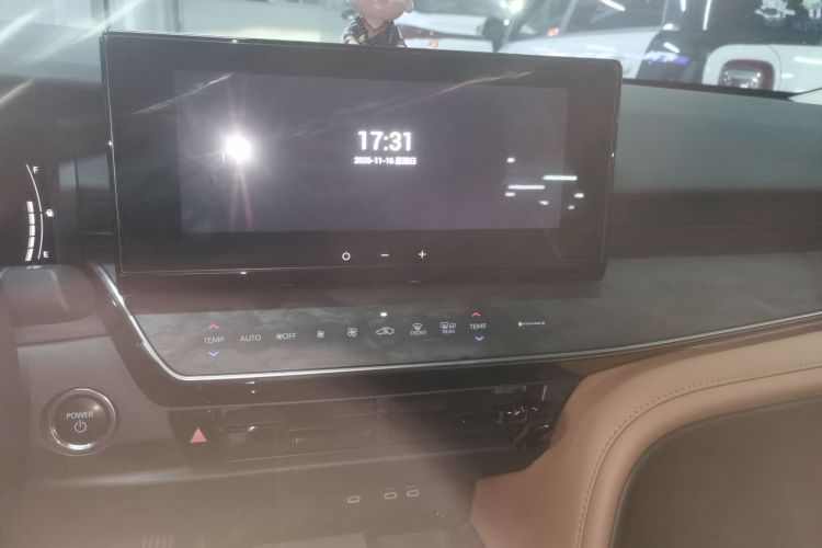 丰田 凯美瑞 2024款 双擎 2.0HGVP 豪华版中控内饰16