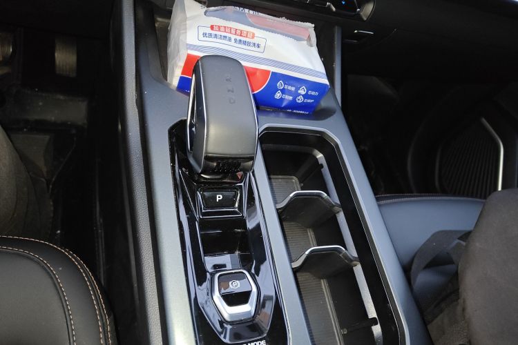 吉利汽车 豪越L 2023款 2.0T DCT尊贵型中控内饰18