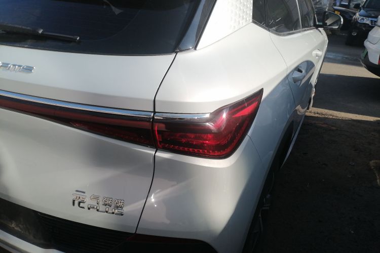 比亚迪 元PLUS 2022款 430KM 尊贵型车身外观9