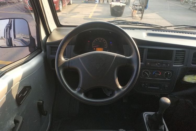 五菱汽车 五菱之光 2023款 1.5L 实用型 5/7座中控内饰13