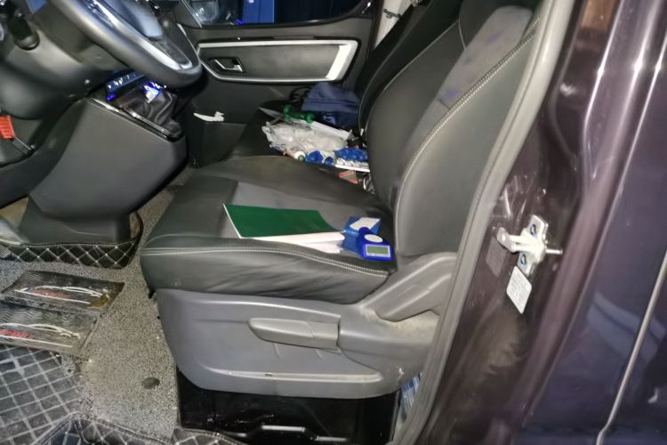 东风御风 御风 2023款 V9+ 2.0T 手动前驱多功能短轴中顶5/6座局部细节19