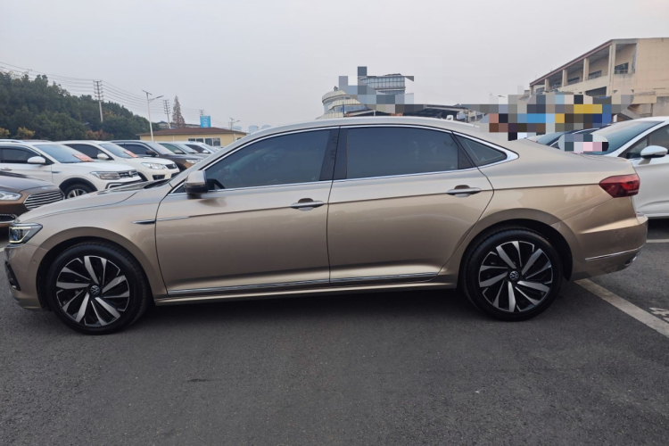 大众 帕萨特 2022款 330TSI 豪华版车身外观4