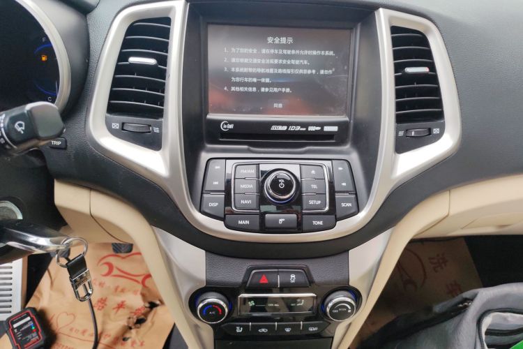 长安 逸动 2015款 1.6L 手动豪华型 国V中控内饰16