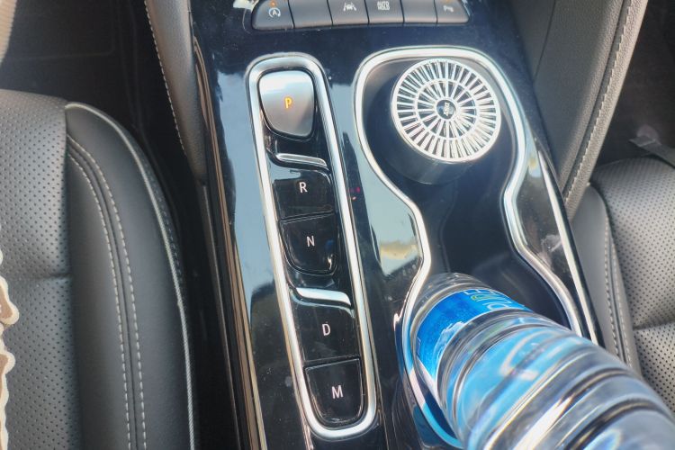 别克 2021款 昂科威Plus 652T 七座豪华型中控内饰18