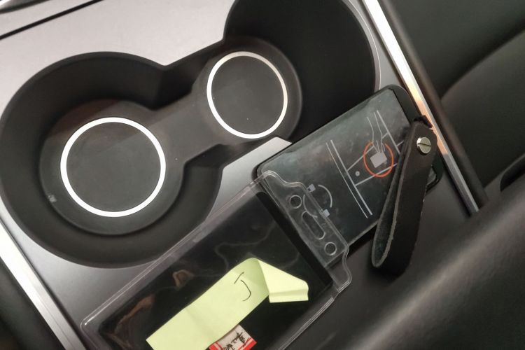 特斯拉 Model Y 2024款 长续航全轮驱动版中控内饰11