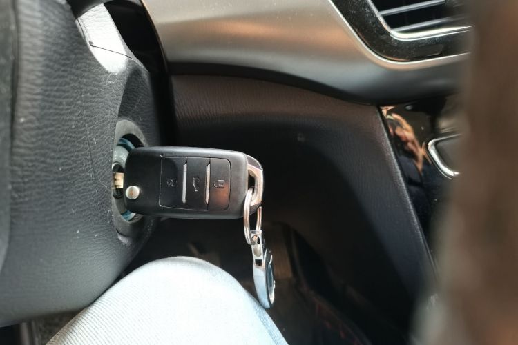 长安凯程 长安欧尚A600 2016款 1.5L 手动豪华型7座中控内饰11