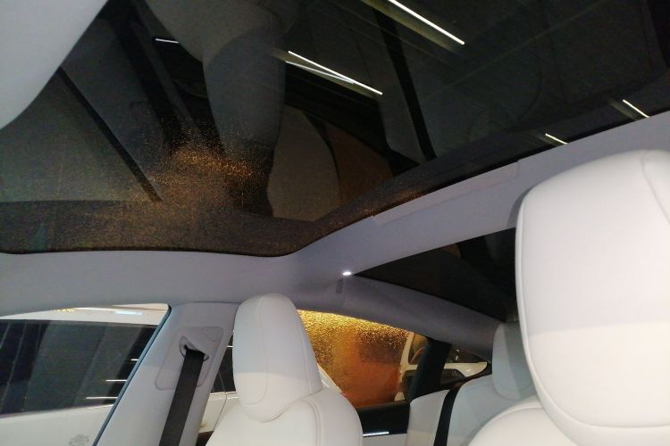 特斯拉 Model 3 2025款 后轮驱动版中控内饰22