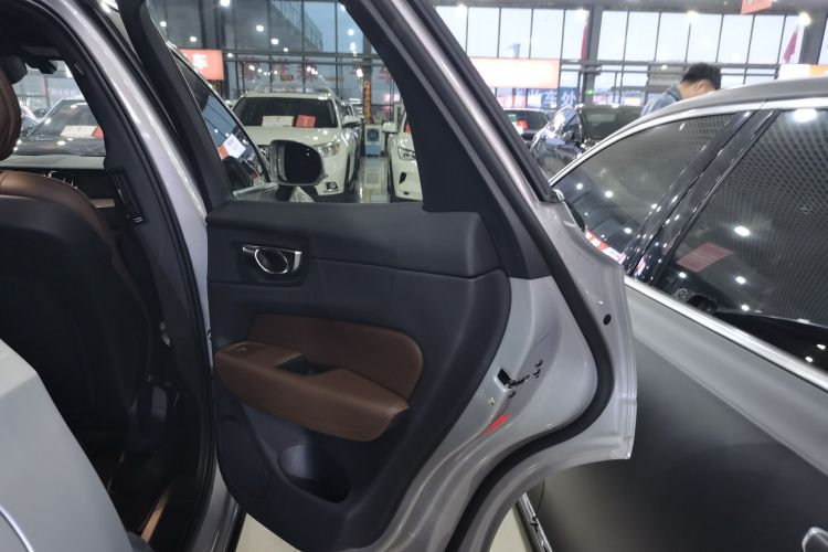 沃尔沃XC60 2023款 B5 四驱智远豪华版中控内饰7006