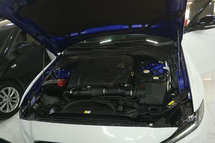捷豹XEL 2020款 2.0T 200PS R-DYNAMIC S进取运动版机舱底盘24