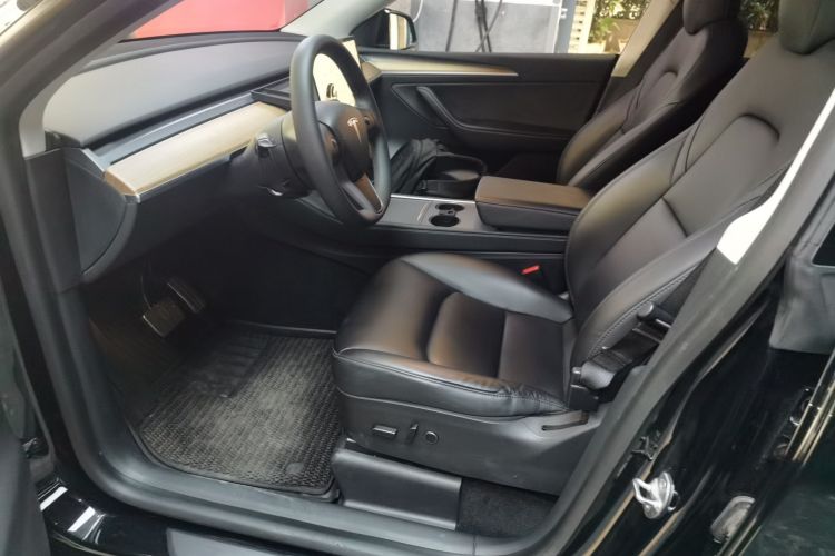 特斯拉 Model Y 2021款 标准续航后驱版中控内饰19