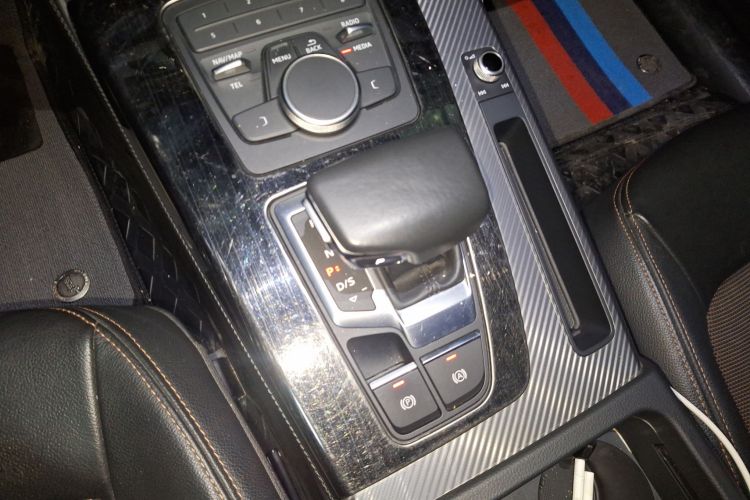 奥迪Q5L 2020款 改款 40 TFSI 荣享进取型中控内饰18