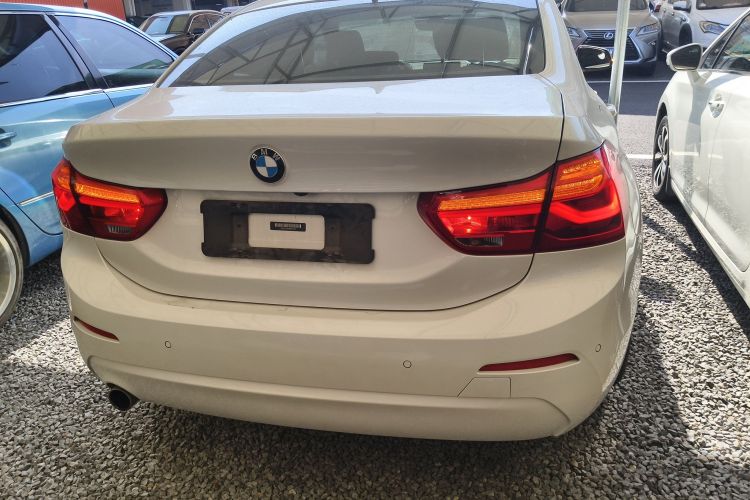 宝马1系 2019款 118i 时尚型车身外观6