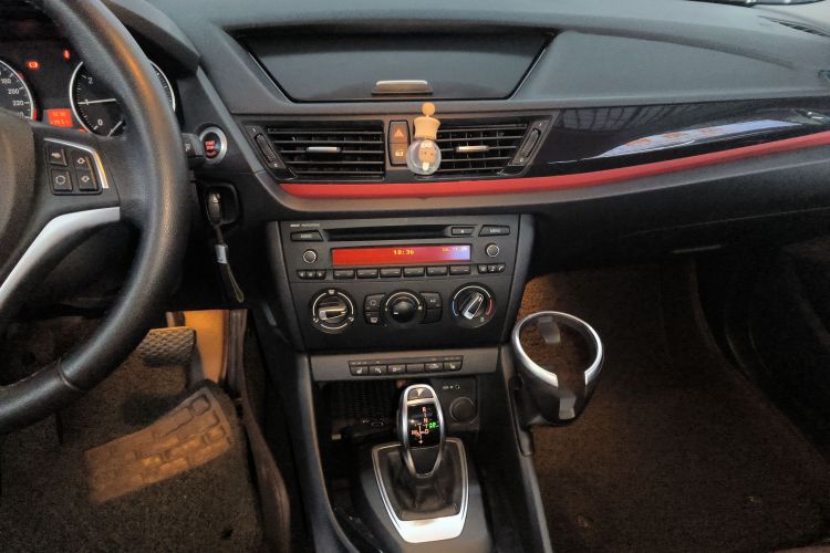 宝马X1 2015款 sDrive18i 时尚晋级版中控内饰16