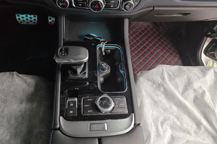 北京越野 北京BJ40 2024款 2.0D 刀锋英雄荣耀版中控内饰18