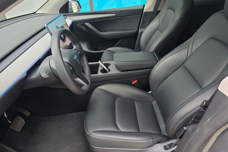 特斯拉 Model Y 2024款 长续航全轮驱动版中控内饰19