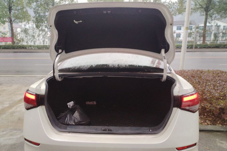 日产 轩逸 2022款 1.6L XL CVT悦享版机舱底盘23