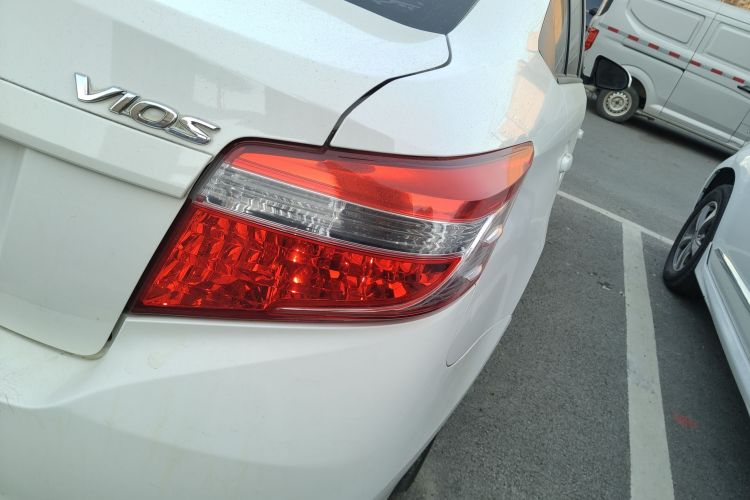 丰田 威驰 2014款 1.3L 自动型尚版车身外观9