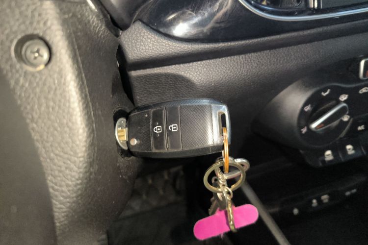 起亚 焕驰 2019款 1.4L 手动智享版Value 国VI中控内饰7001