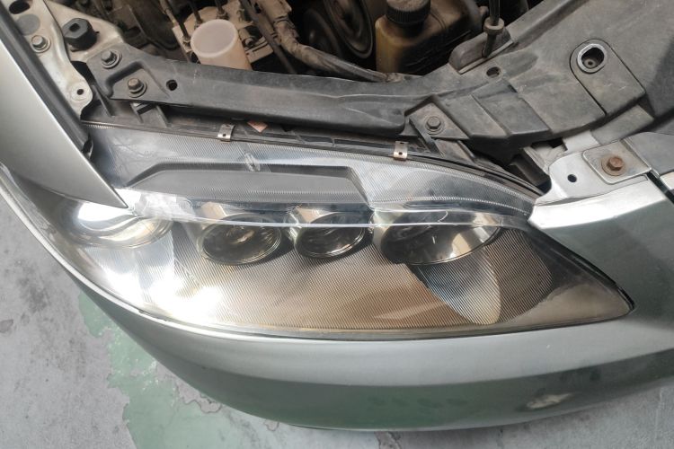 马自达6 2011款 2.0L 自动时尚型车身外观8