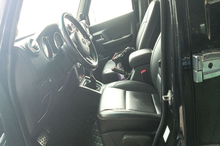 北京BJ40 2016款 40L 2.3T 自动两驱尊贵版局部细节19