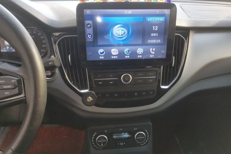 一汽 森雅R7 2017款 1.6L 自动智能型中控内饰16