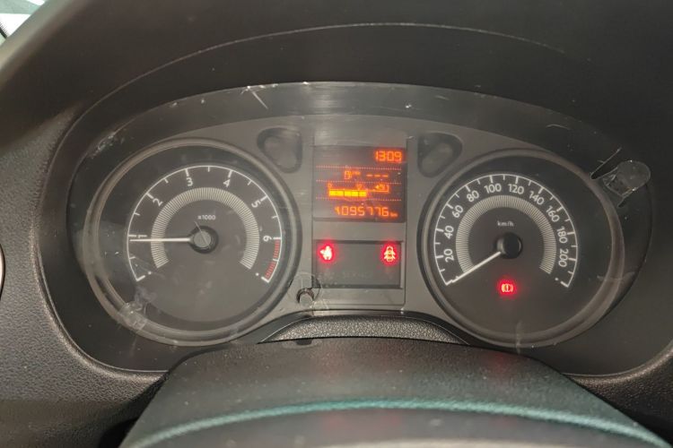 标致301 2016款 1.6L 手动舒适版中控内饰14