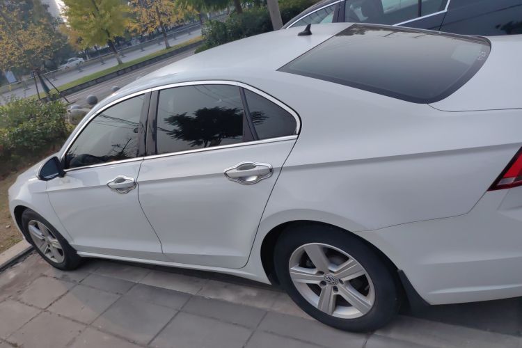 大众 凌渡 2017款 230TSI 手动风尚版车身外观4