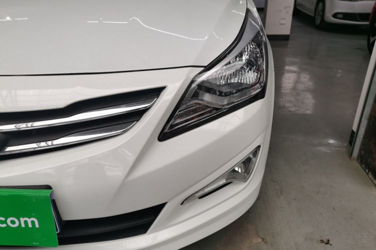 现代 瑞纳 2014款 1.4L 自动智能型GLS车身外观36