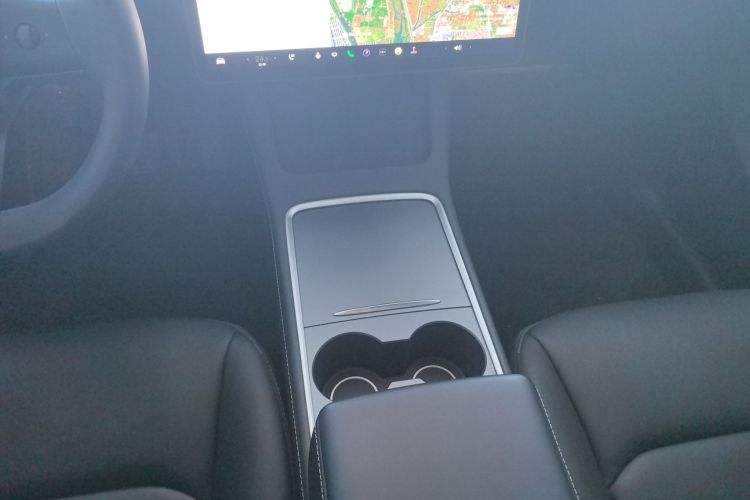 特斯拉 Model Y 2023款 长续航全轮驱动版中控内饰18