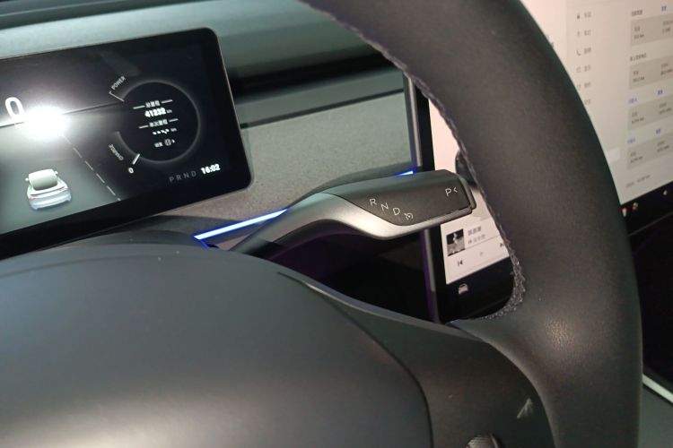 特斯拉 Model Y 2024款 长续航全轮驱动版中控内饰18