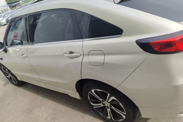 本田UR-V 2017款 370TURBO 两驱尊贵版 国V车身外观4