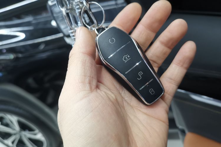 比亚迪 唐新能源 2023款 DM-i 冠军版 112KM 尊荣型中控内饰11