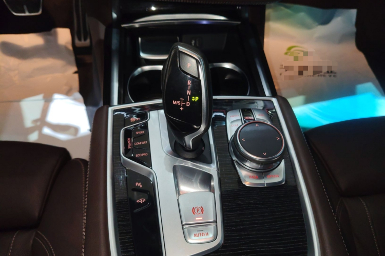 宝马7系 2018款 730Li 领先型 M运动套装中控内饰18