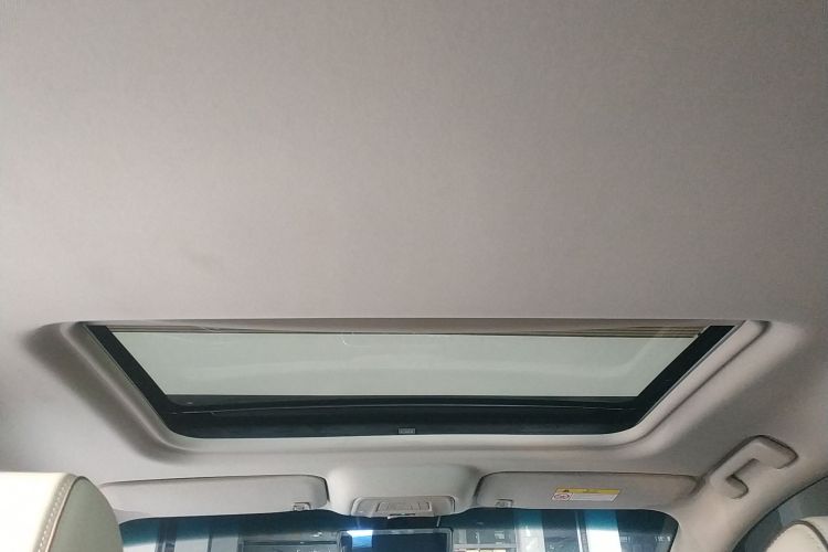 别克GL8 2022款 陆上公务舱 652T 尊贵型中控内饰22