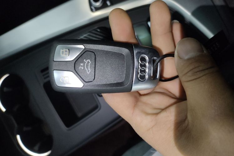 奥迪A4L 2023款 40 TFSI 时尚动感型中控内饰7001