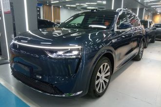 鸿蒙智行 问界M8 2025款 纯电 Ultra 六座四驱版