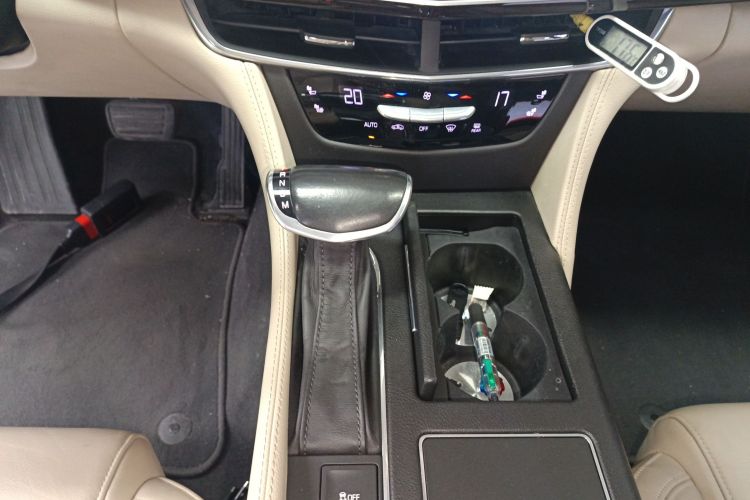 凯迪拉克CT6 2016款 28T 精英型中控内饰18