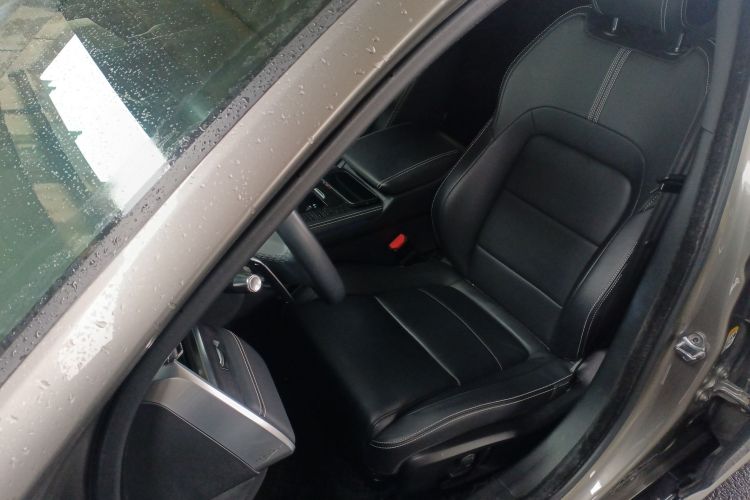 捷豹XFL 2021款 XFL 2.0T P250 四驱曜黑运动版中控内饰19