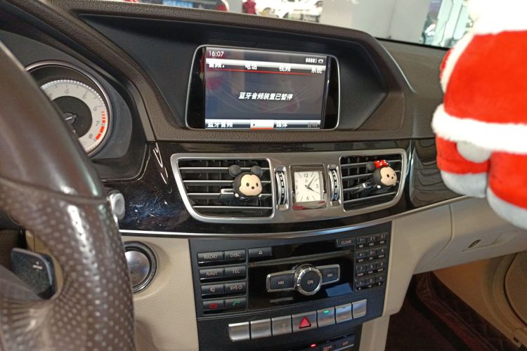 奔驰E级 2015款 E 200 L 运动型中控内饰16