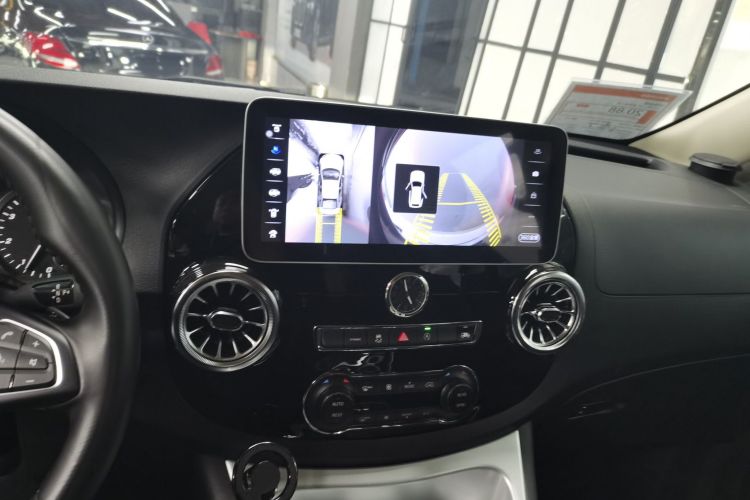 奔驰 威霆 2023款 2.0T 精英版 7座中控内饰16