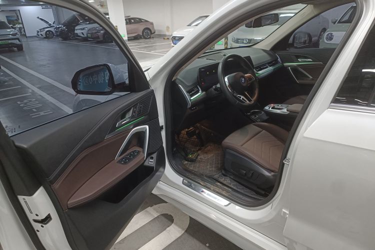 宝马iX1 2023款 eDrive25L M运动套装中控内饰20