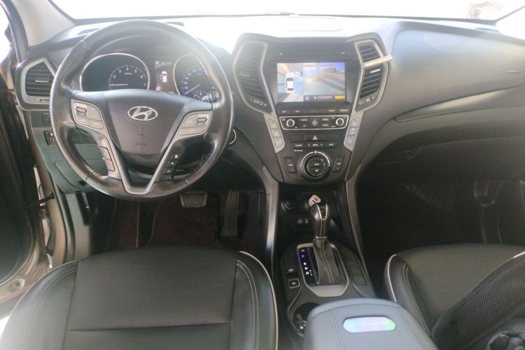 现代 胜达 2017款 2.0T 自动四驱智能型 7座中控内饰12