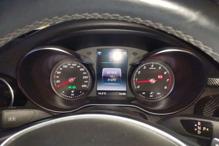 奔驰C级 2017款 改款 C 200 运动版中控内饰14