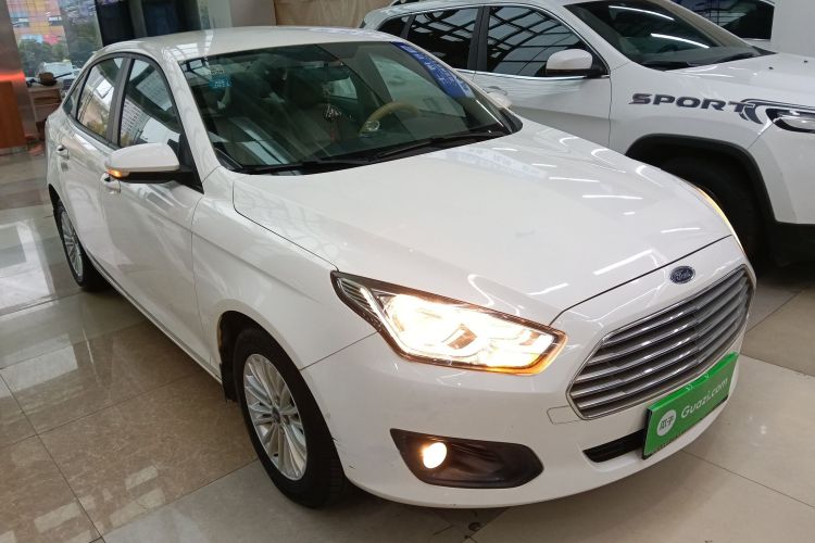 福特 福睿斯 2015款 1.5L 手动舒适型车身外观3