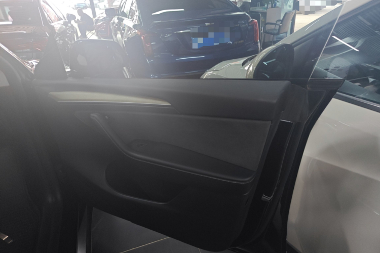 特斯拉 Model Y 2022款 改款 后轮驱动版中控内饰7005
