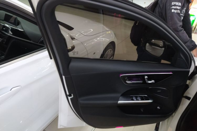 奔驰C级 2023款 C 200 L 运动版中控内饰7007