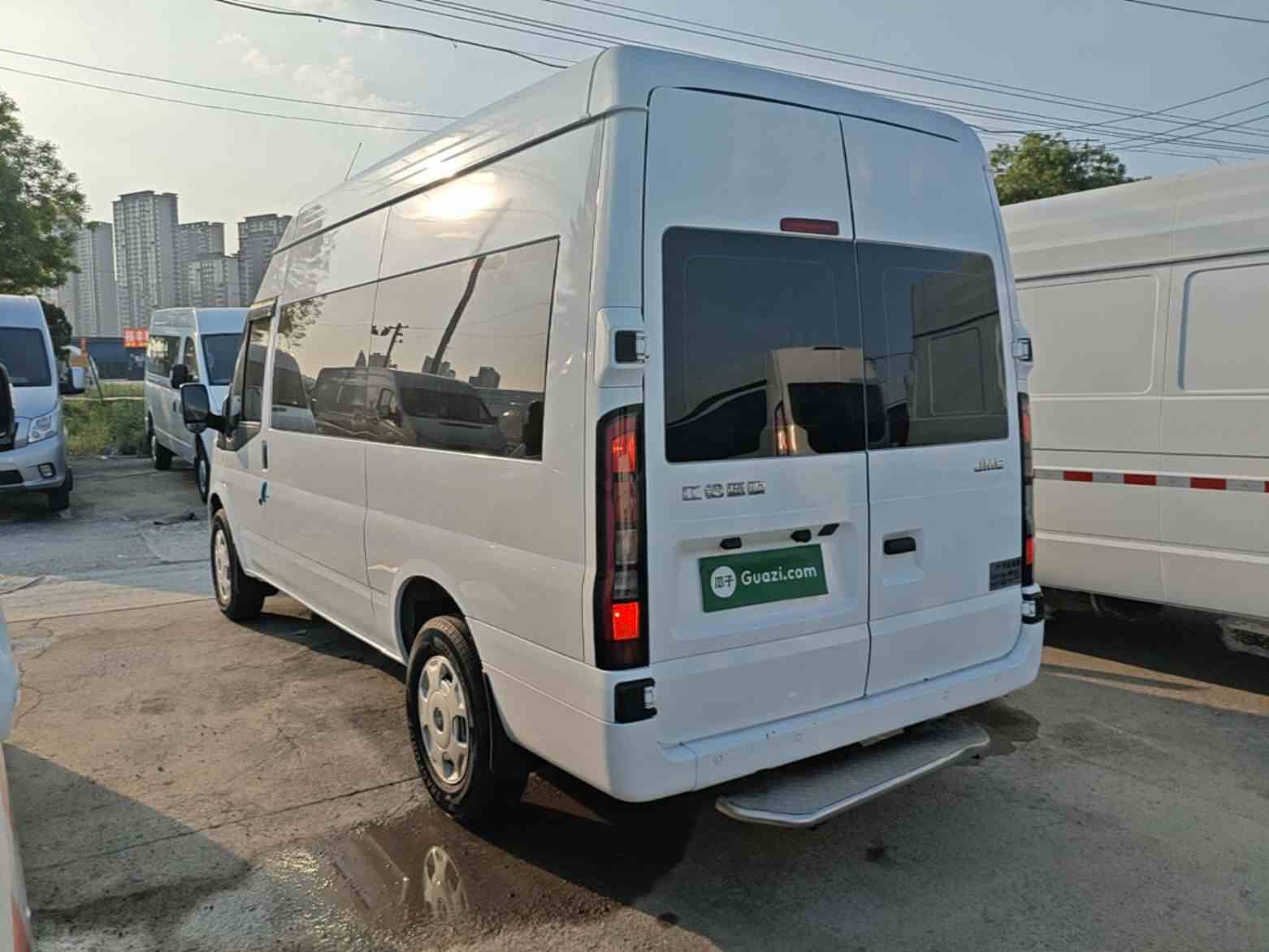 江铃福顺 2025款 2.0T 6MT柴油中轴中高顶商运型多功能乘用车7座(3)