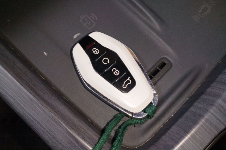 捷途山海L9 2024款 1.5TD 2DHT Pro 7座中控内饰7001