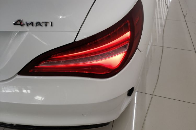 奔驰CLA 2018款 CLA 220 4MATIC车身外观9